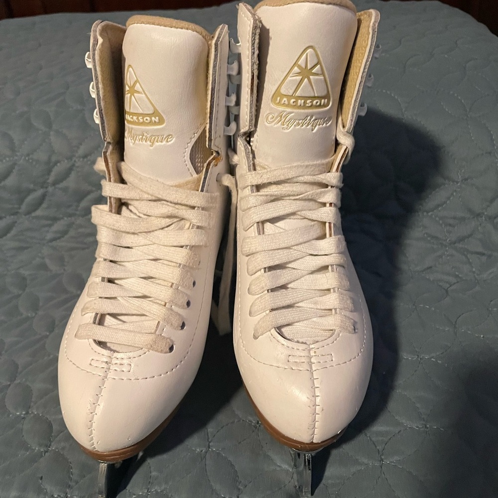 Jackson Mystique figure skates size 1.5